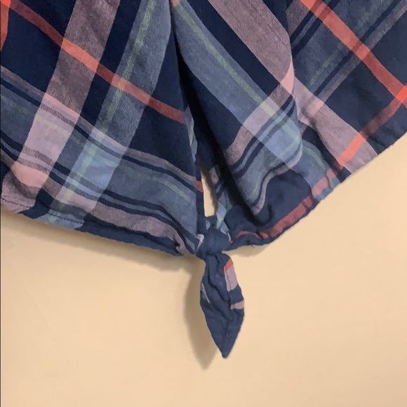 Flannel patterned tee with tie at waist - Picture 2 of 5